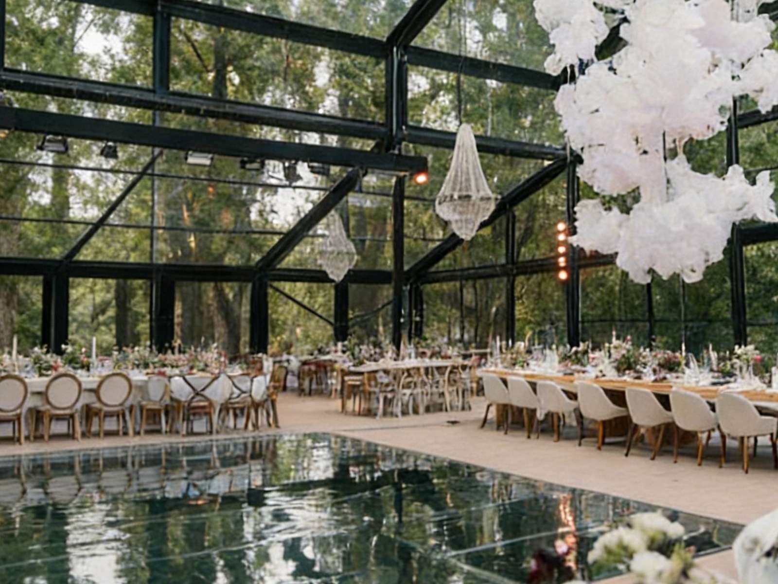 Vintage Manor Style Sunroom, Fully Transparent Glass Structure, Modern Light Luxury Sunroom